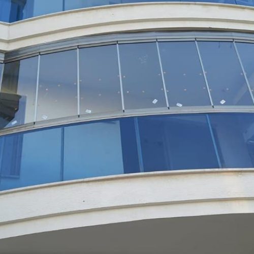 Cam Balkon