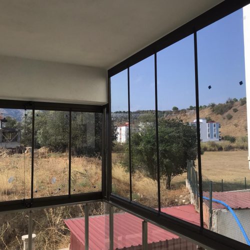 Cam Balkon