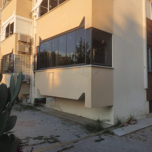 Cam Balkon