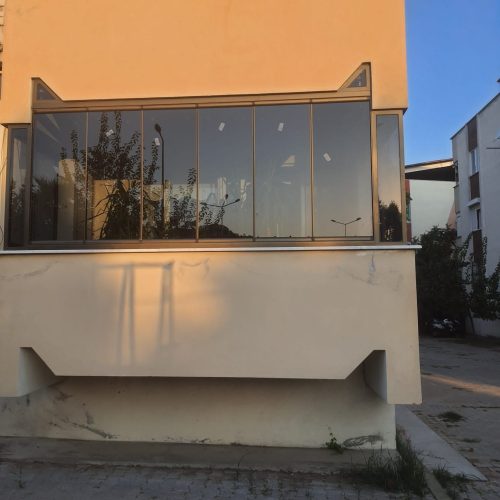 Cam Balkon