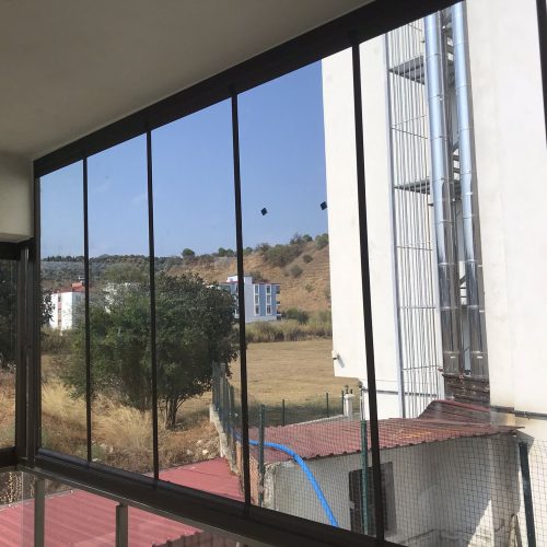 Cam Balkon