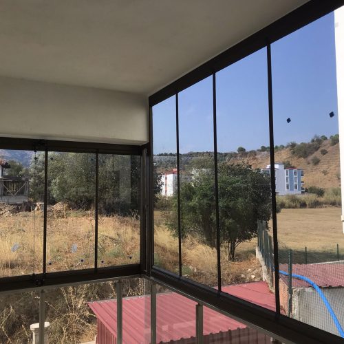 Cam Balkon
